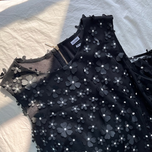 KARL LAGERFELD Paris Women’s Lace 3D Flower Appliques Sleeveless Shift Dress 🖤 - Picture 9 of 17